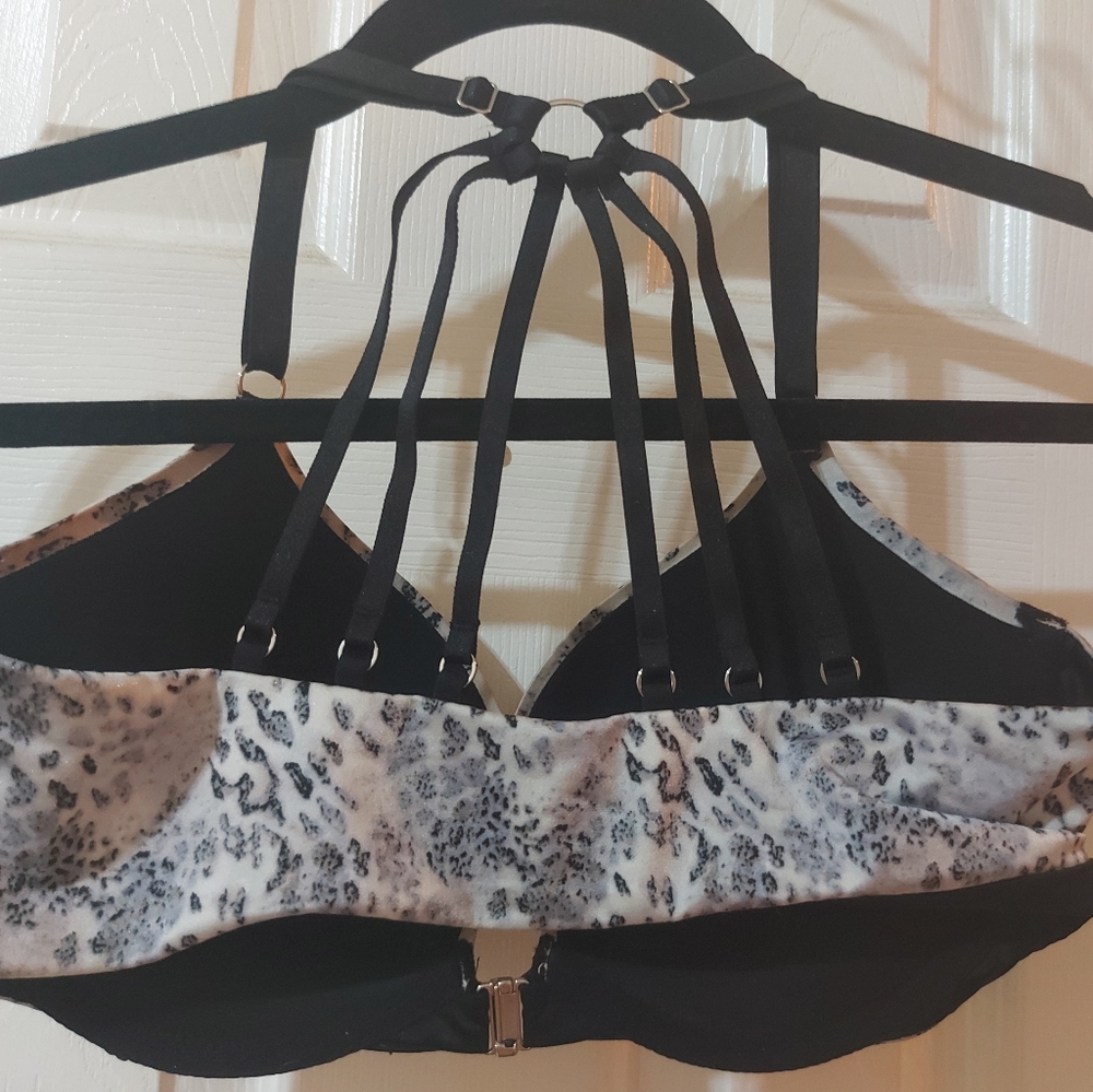 NWOT Strappy back Victoria Secret push up bra!
